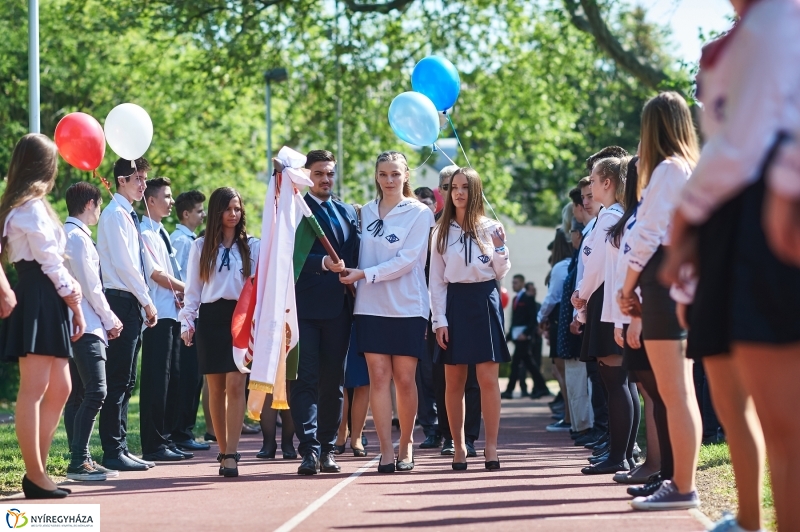 Ballagás a Zrínyi gimnáziumban - fotó Szarka Lajos