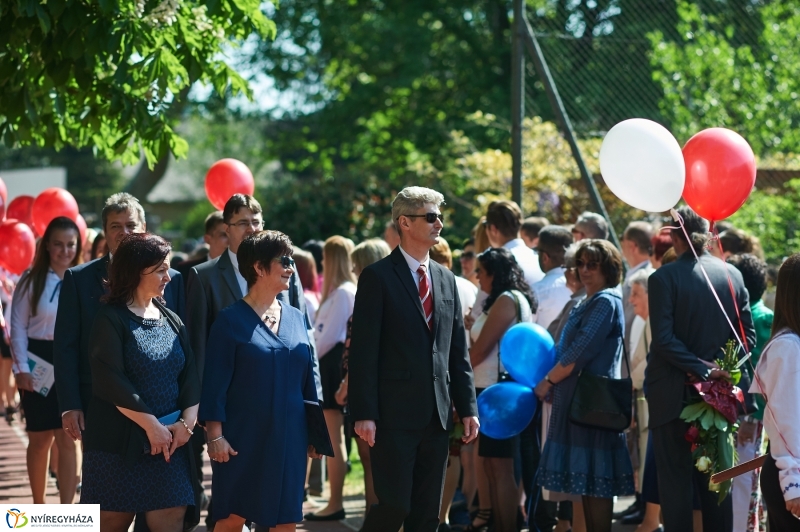 Ballagás a Zrínyi gimnáziumban - fotó Szarka Lajos