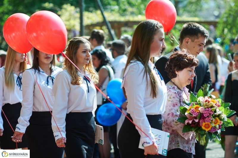 Ballagás a Zrínyi gimnáziumban - fotó Szarka Lajos
