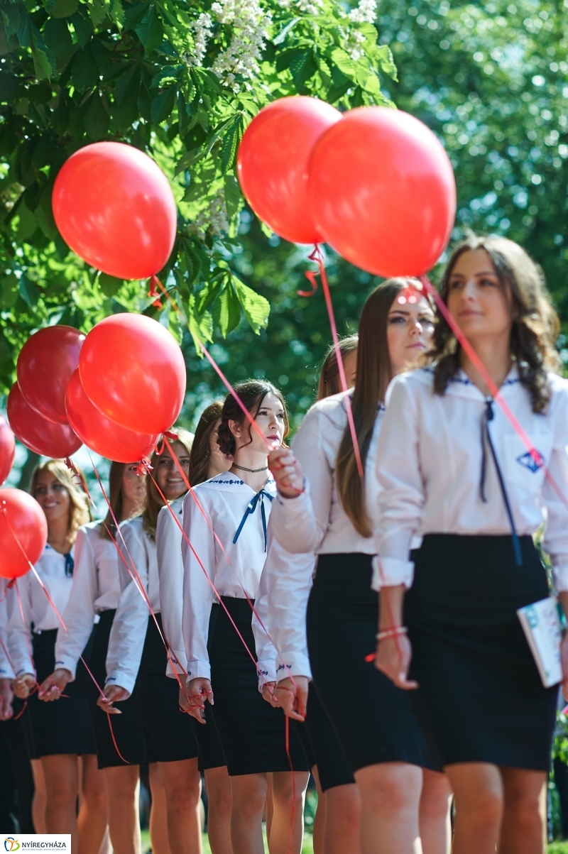 Ballagás a Zrínyi gimnáziumban - fotó Szarka Lajos