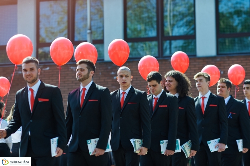 Ballagás a Zrínyi gimnáziumban - fotó Szarka Lajos
