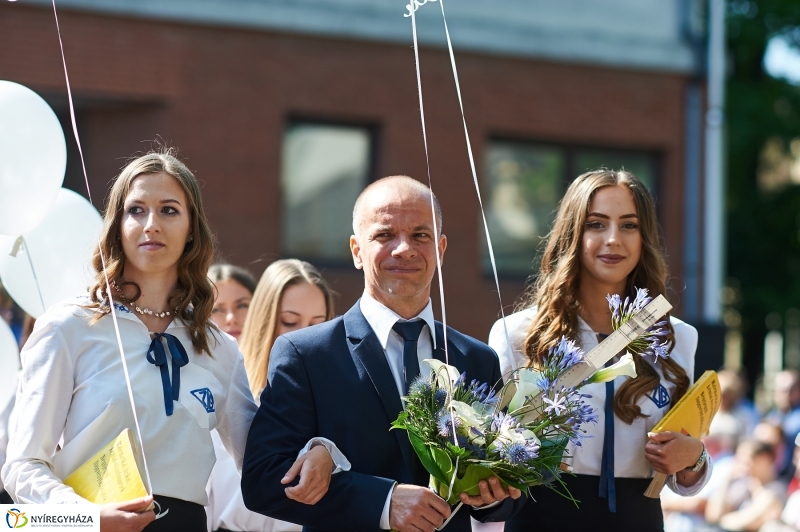 Ballagás a Zrínyi gimnáziumban - fotó Szarka Lajos