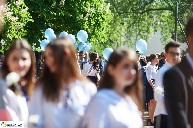 Ballagás a Zrínyi gimnáziumban - fotó Szarka Lajos