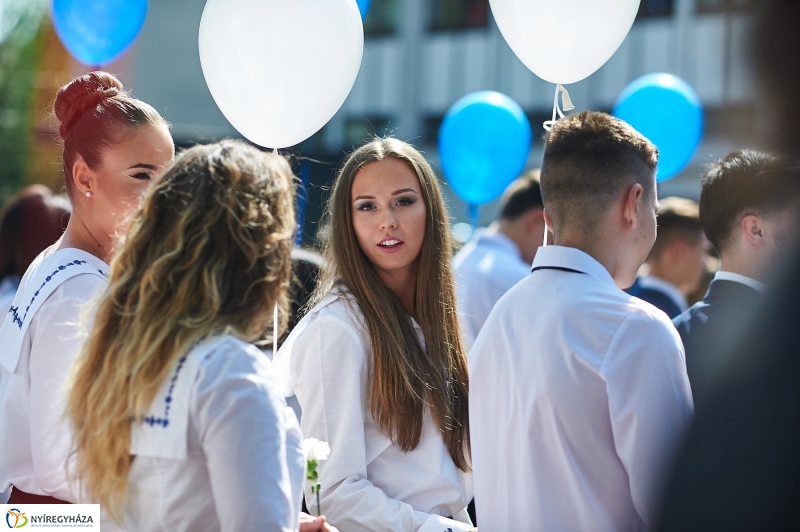 Ballagás a Zrínyi gimnáziumban - fotó Szarka Lajos