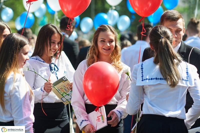 Ballagás a Zrínyi gimnáziumban - fotó Szarka Lajos