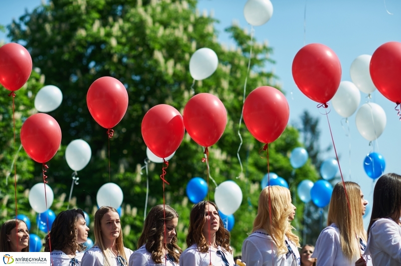 Ballagás a Zrínyi gimnáziumban - fotó Szarka Lajos