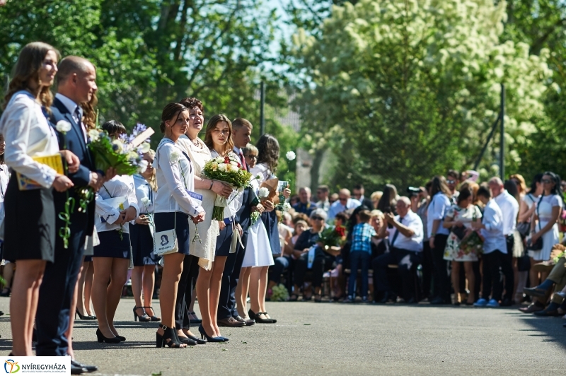 Ballagás a Zrínyi gimnáziumban - fotó Szarka Lajos