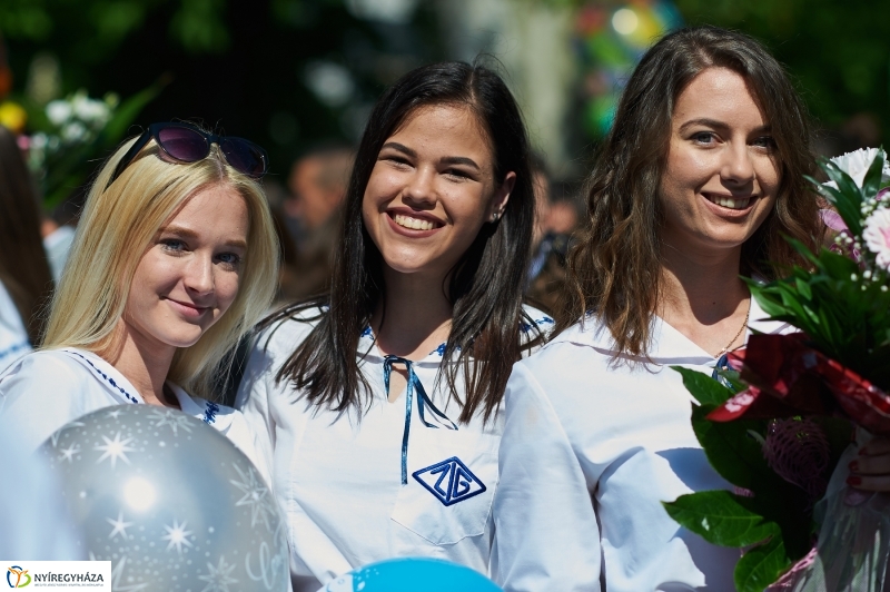 Ballagás a Zrínyi gimnáziumban - fotó Szarka Lajos