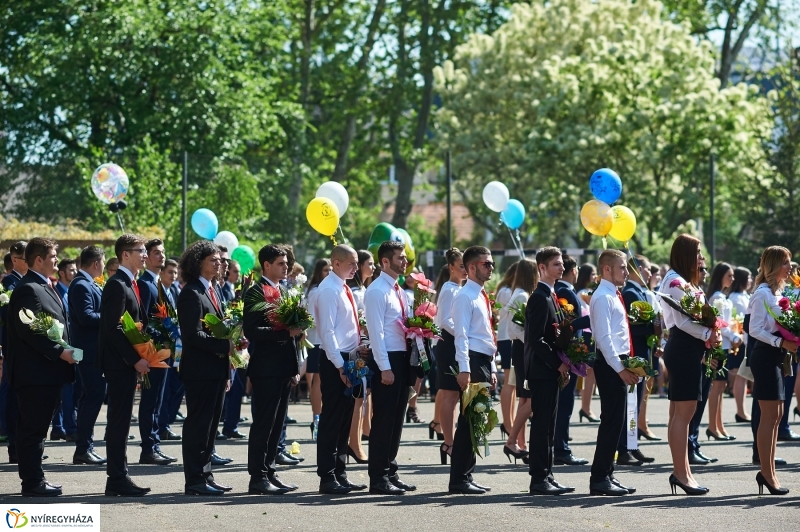 Ballagás a Zrínyi gimnáziumban - fotó Szarka Lajos