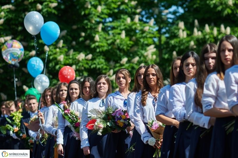 Ballagás a Zrínyi gimnáziumban - fotó Szarka Lajos