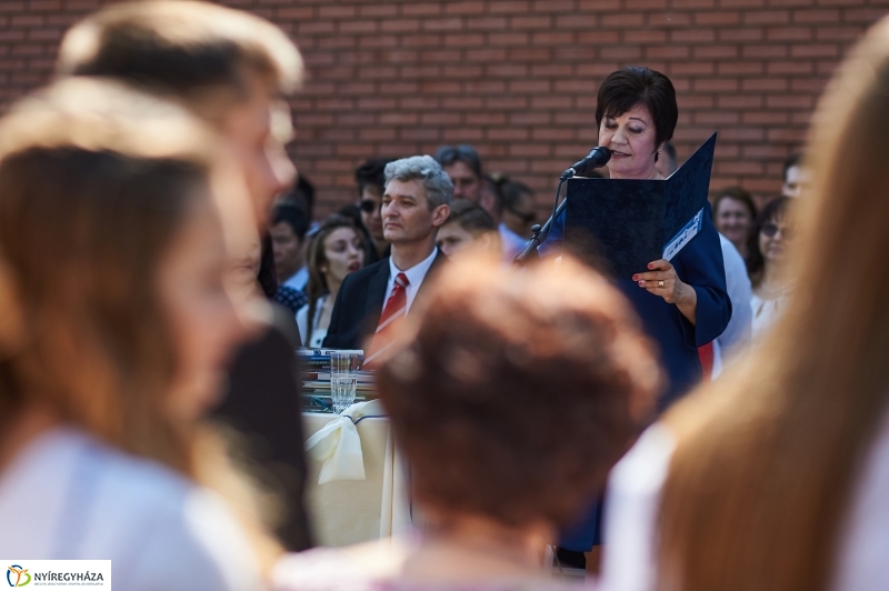 Ballagás a Zrínyi gimnáziumban - fotó Szarka Lajos