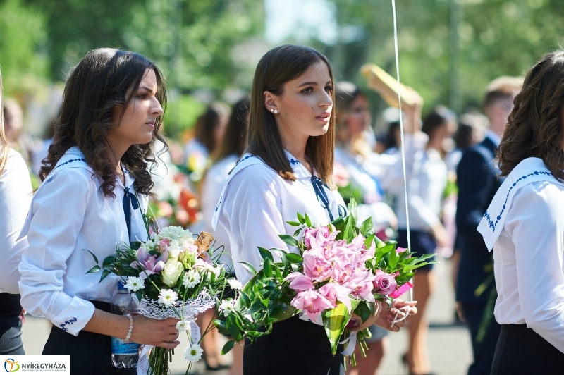 Ballagás a Zrínyi gimnáziumban - fotó Szarka Lajos
