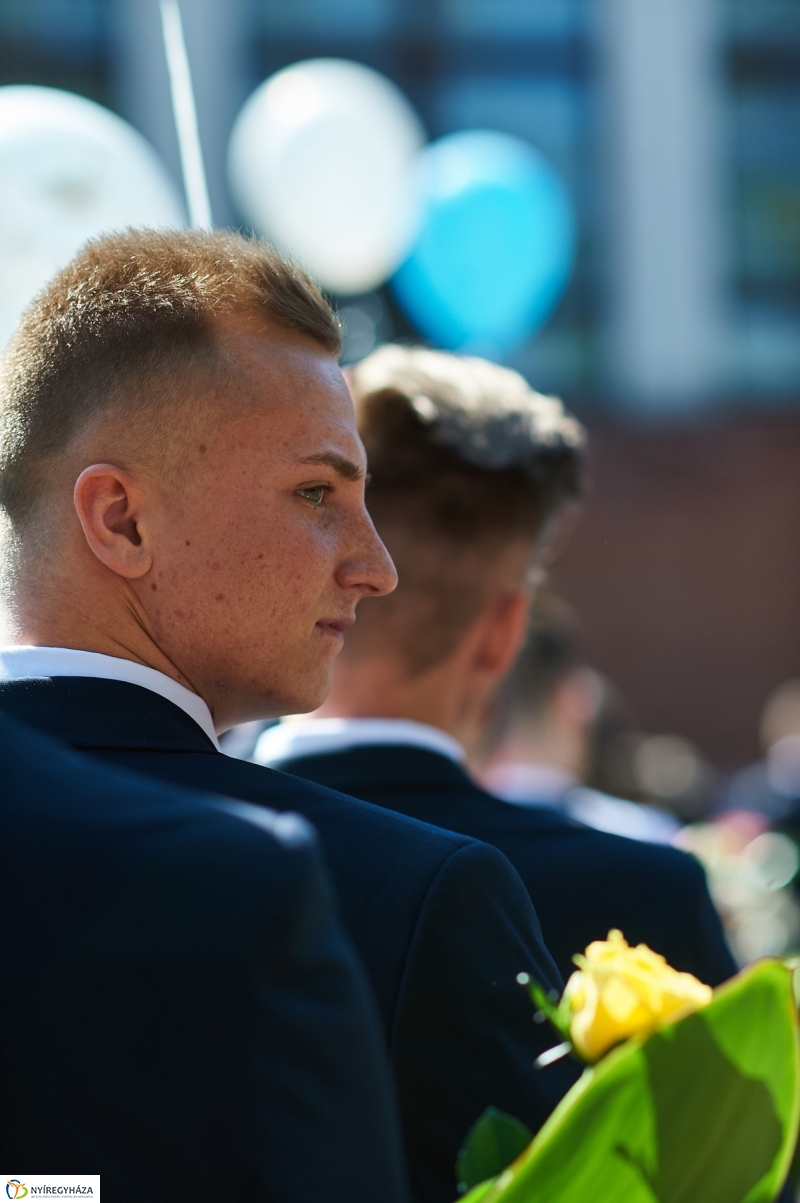 Ballagás a Zrínyi gimnáziumban - fotó Szarka Lajos
