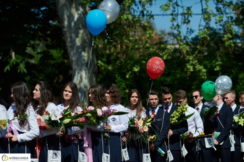 Ballagás a Zrínyi gimnáziumban - fotó Szarka Lajos