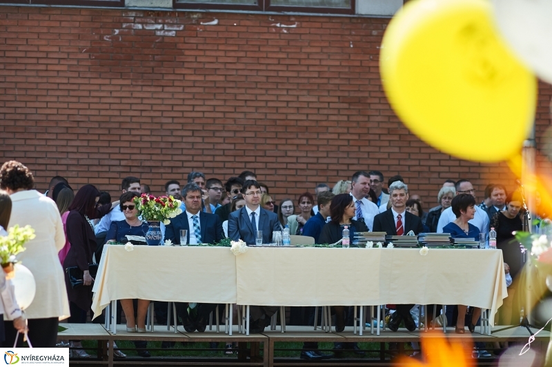 Ballagás a Zrínyi gimnáziumban - fotó Szarka Lajos