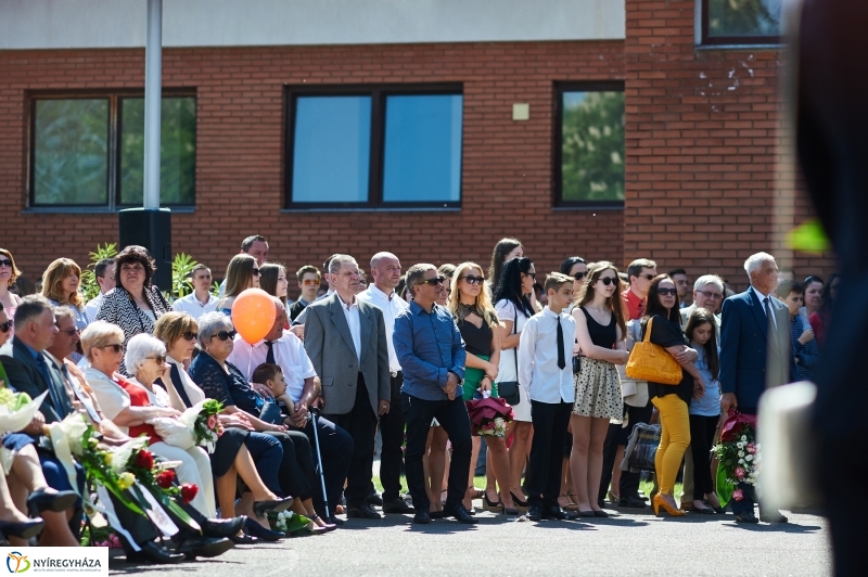Ballagás a Zrínyi gimnáziumban - fotó Szarka Lajos