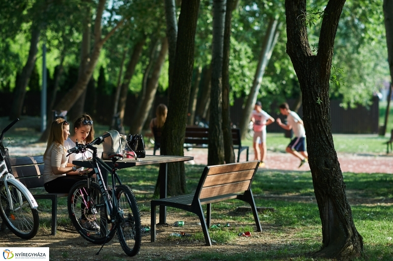 Sóstói körkép tavaszi estén - fotó Szarka Lajos