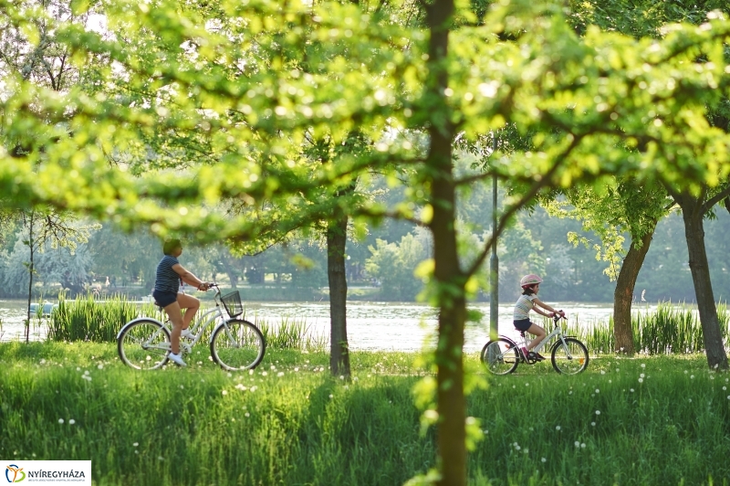 Sóstói körkép tavaszi estén - fotó Szarka Lajos