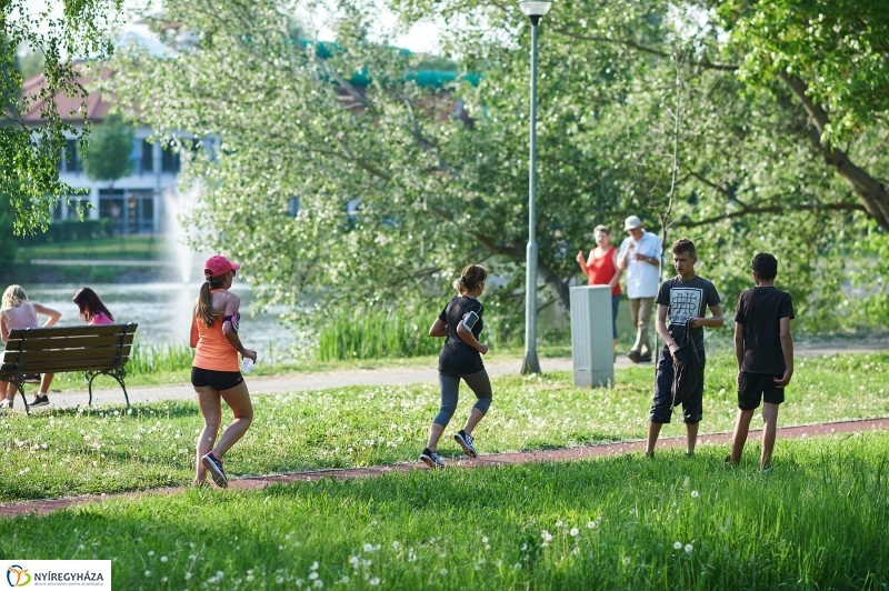 Sóstói körkép tavaszi estén - fotó Szarka Lajos