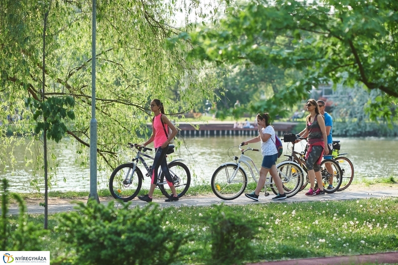 Sóstói körkép tavaszi estén - fotó Szarka Lajos