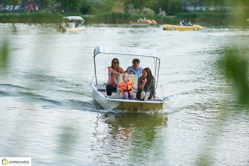 Sóstói körkép tavaszi estén - fotó Szarka Lajos