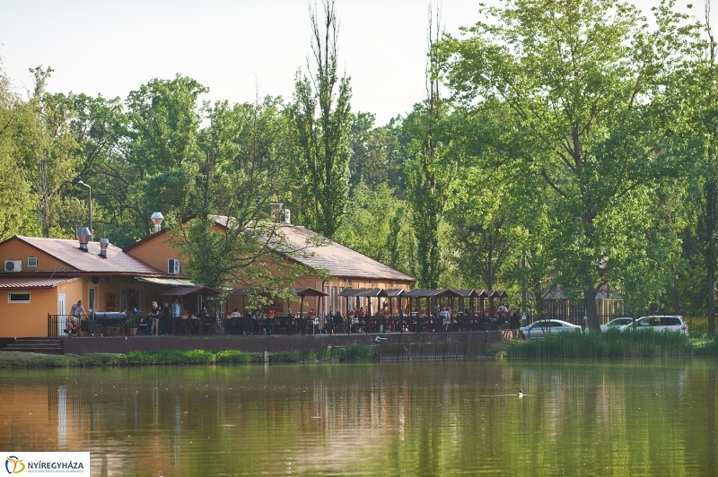 Sóstói körkép tavaszi estén - fotó Szarka Lajos