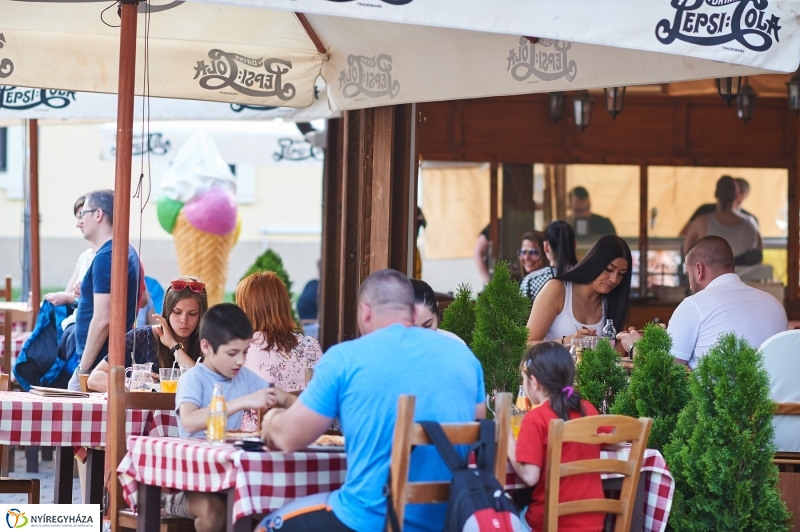 Sóstói körkép tavaszi estén - fotó Szarka Lajos