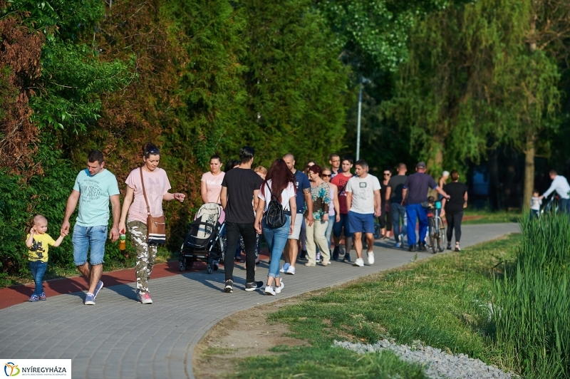 Sóstói körkép tavaszi estén - fotó Szarka Lajos