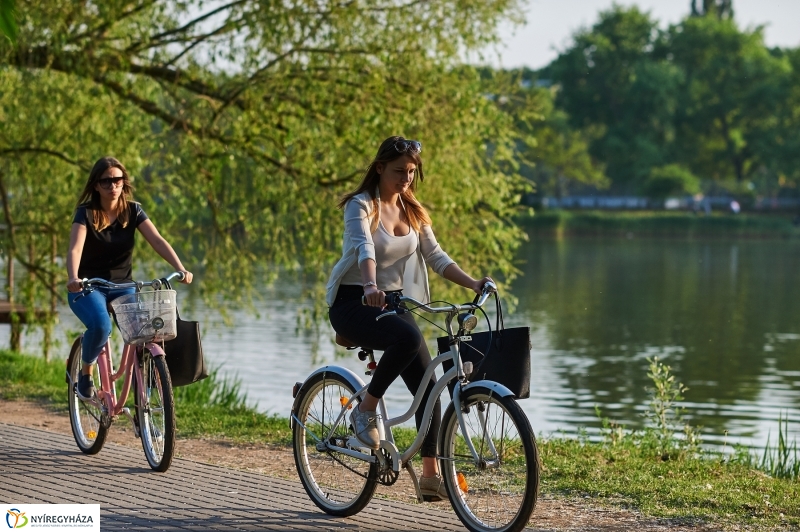 Sóstói körkép tavaszi estén - fotó Szarka Lajos