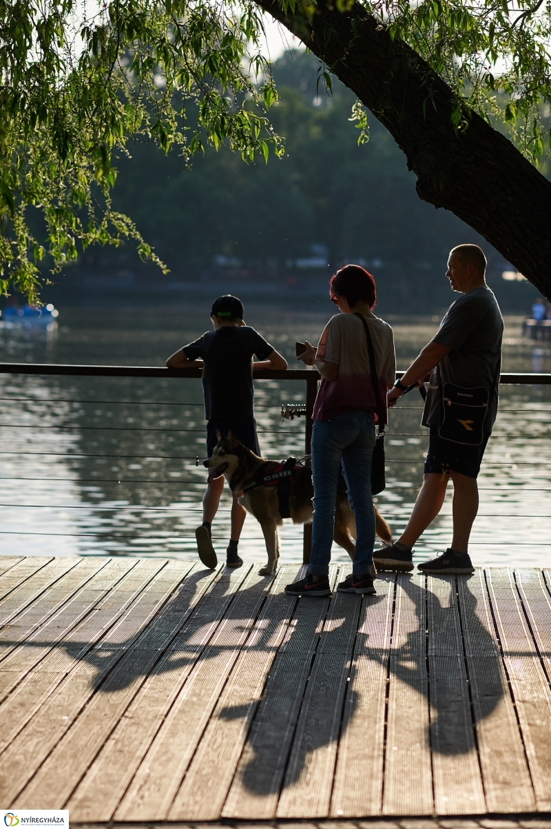 Sóstói körkép tavaszi estén - fotó Szarka Lajos