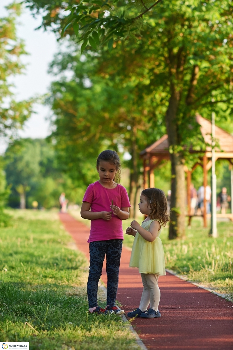 Sóstói körkép tavaszi estén - fotó Szarka Lajos