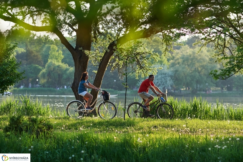 Sóstói körkép tavaszi estén - fotó Szarka Lajos