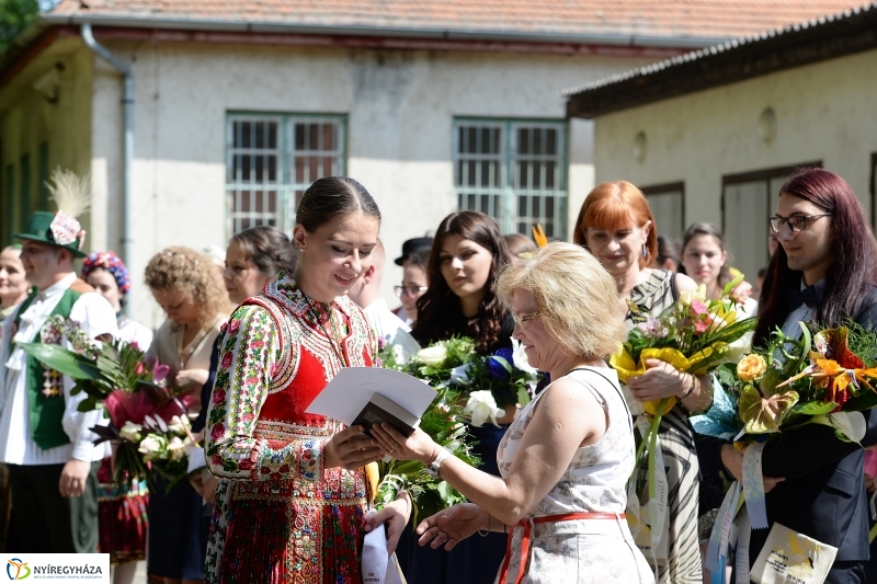 A Művészeti Szakgimnázium ballagási ünnepsége - fotó Trifonov Éva
