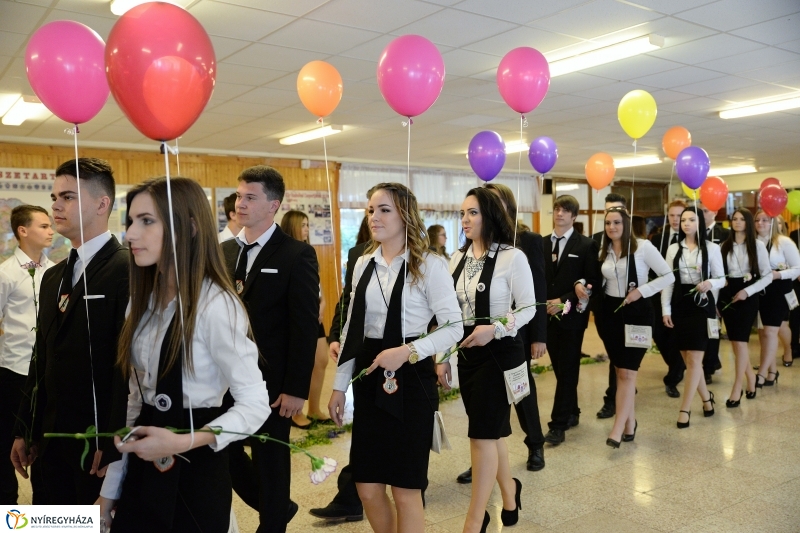 A Széchenyi Szakgimnázium végzőseinek búcsúja - fotó Trifonov Éva