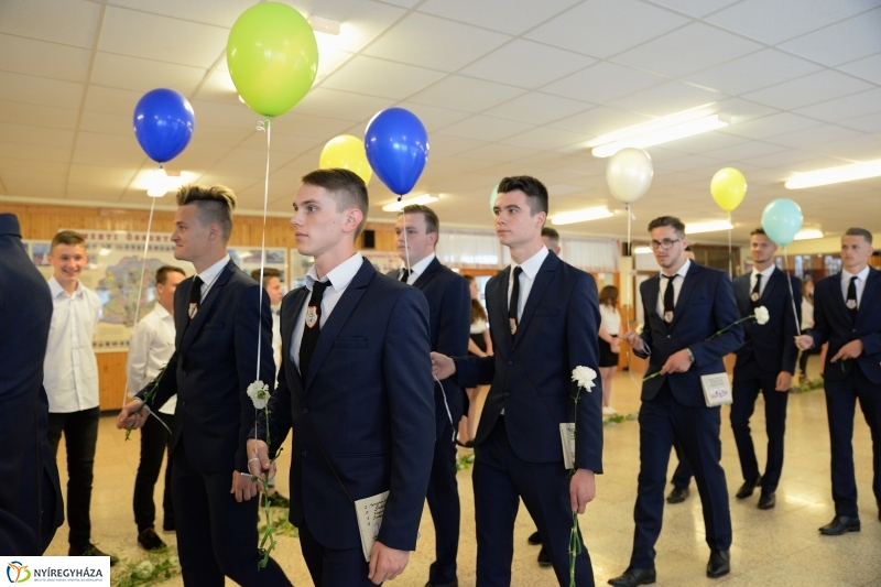 A Széchenyi Szakgimnázium végzőseinek búcsúja - fotó Trifonov Éva