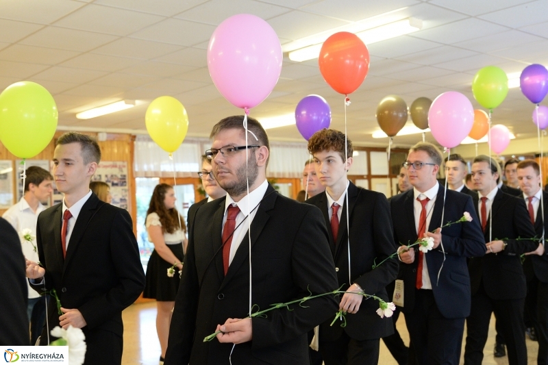 A Széchenyi Szakgimnázium végzőseinek búcsúja - fotó Trifonov Éva