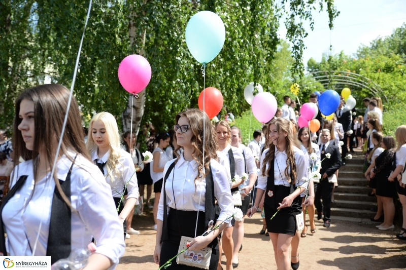 A Széchenyi Szakgimnázium végzőseinek búcsúja - fotó Trifonov Éva