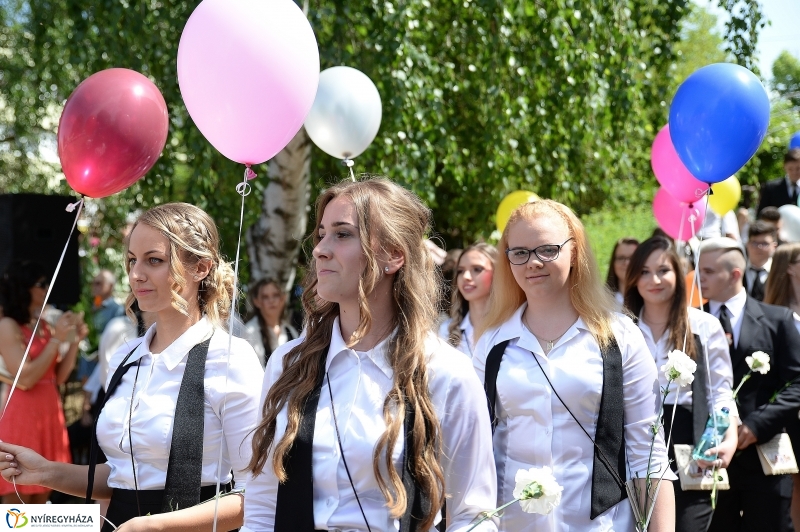 A Széchenyi Szakgimnázium végzőseinek búcsúja - fotó Trifonov Éva
