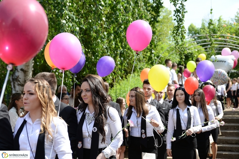 A Széchenyi Szakgimnázium végzőseinek búcsúja - fotó Trifonov Éva