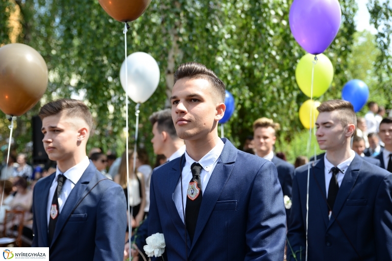 A Széchenyi Szakgimnázium végzőseinek búcsúja - fotó Trifonov Éva
