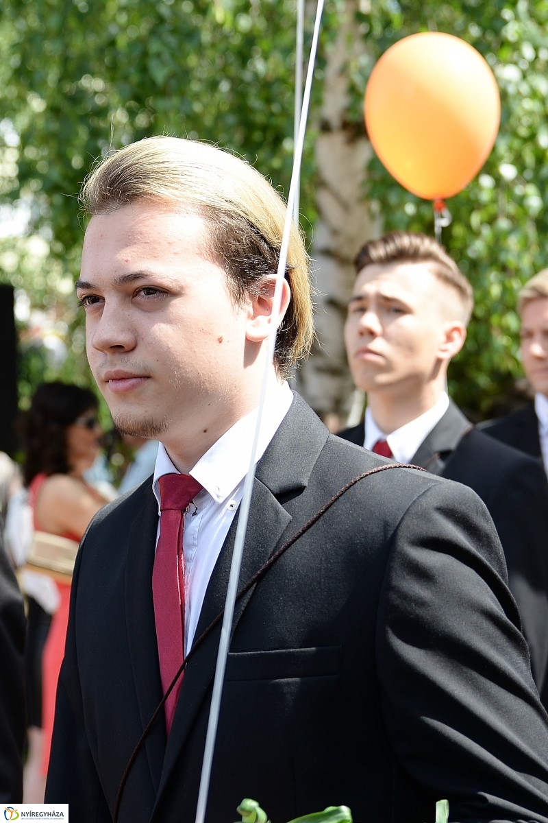 A Széchenyi Szakgimnázium végzőseinek búcsúja - fotó Trifonov Éva