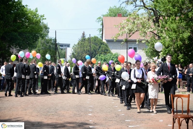A Széchenyi Szakgimnázium végzőseinek búcsúja - fotó Trifonov Éva