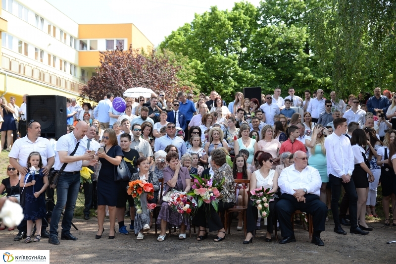 A Széchenyi Szakgimnázium végzőseinek búcsúja - fotó Trifonov Éva