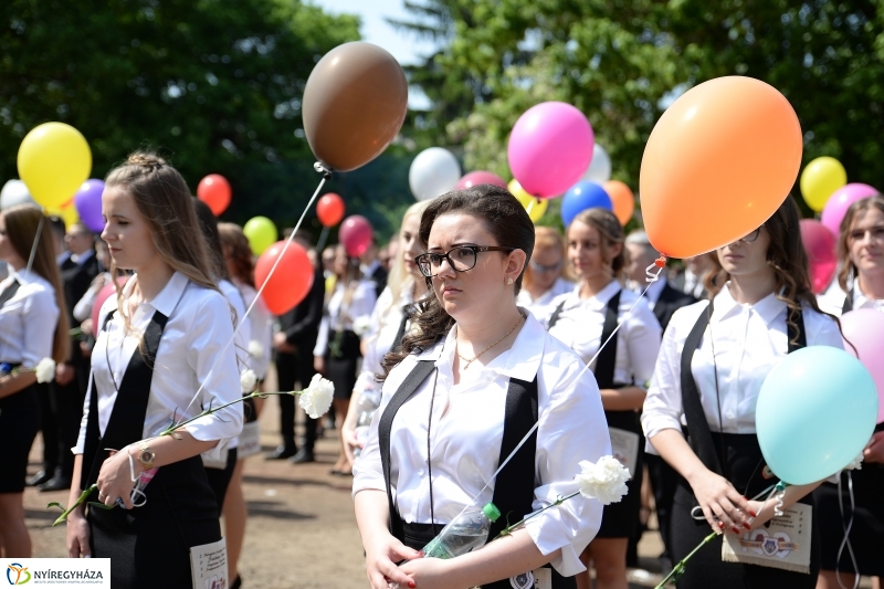 A Széchenyi Szakgimnázium végzőseinek búcsúja - fotó Trifonov Éva