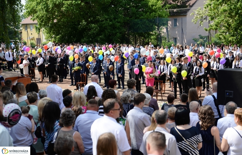A Széchenyi Szakgimnázium végzőseinek búcsúja - fotó Trifonov Éva
