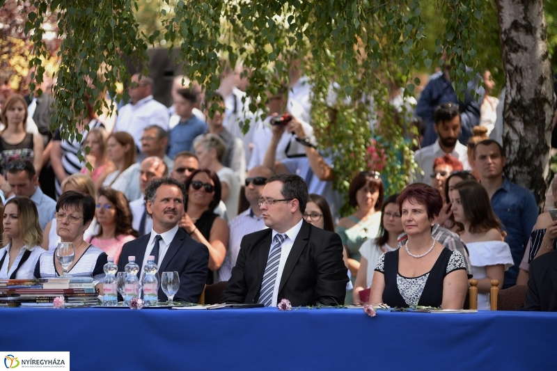 A Széchenyi Szakgimnázium végzőseinek búcsúja - fotó Trifonov Éva