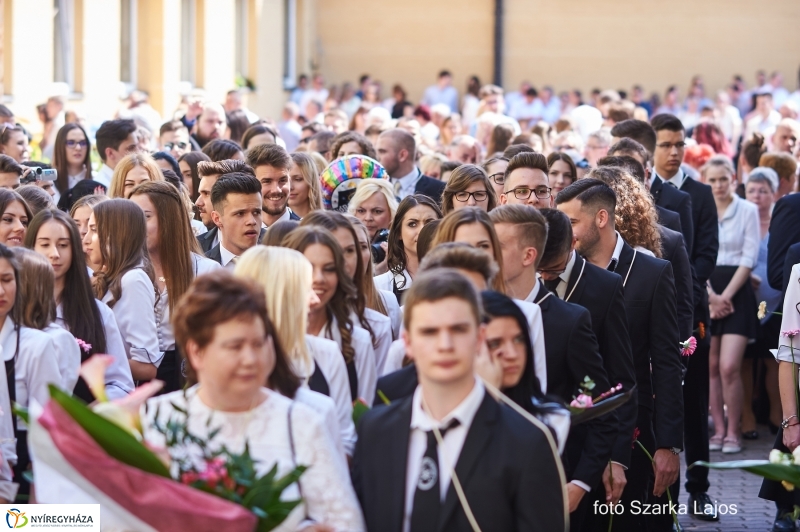 Ballagás a Kölcsey gimnáziumban - fotó Szarka Lajos