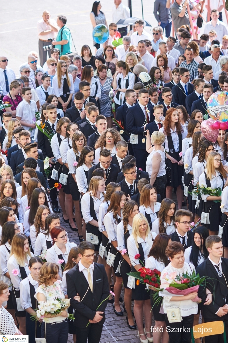 Ballagás a Kölcsey gimnáziumban - fotó Szarka Lajos