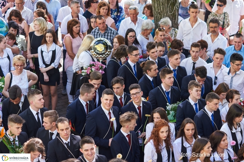 Ballagás a Kölcsey gimnáziumban - fotó Szarka Lajos