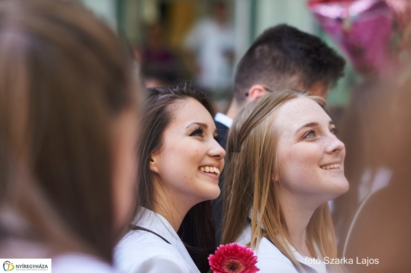 Ballagás a Kölcsey gimnáziumban - fotó Szarka Lajos